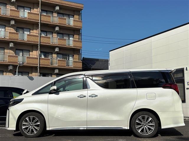 サイドビューです！外装は専任のスタッフが真心込めてワックス磨きを行ってますので、ピカピカな状態に仕上がってます！ご来店の上，この仕上がりをお確かめ下さい！