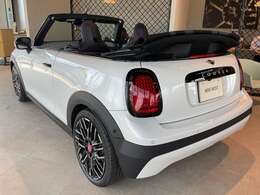 かわいいテールのデザインはほかの車にはない魅力があります。ひと目で“MINI”とわかるデザインはアナタを虜にしてしまうかもしれません。