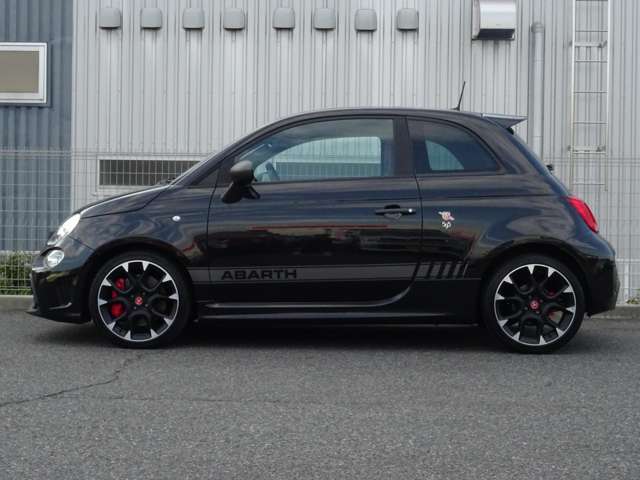 そんなABARTH595、ご存知でした？なんともう製造中止になってしまったのです・・・・