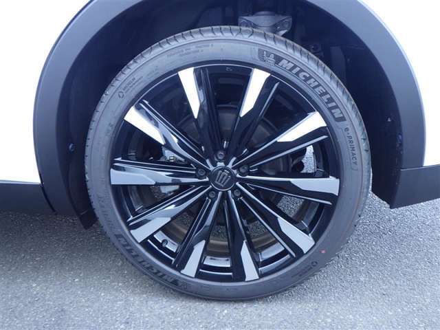 トヨタ認定中古車保証付！（1年間、距離無制限　HV車はHV保証付）　別途延長保証もご用意しております♪　ぜひ現車を確認にご来店ください