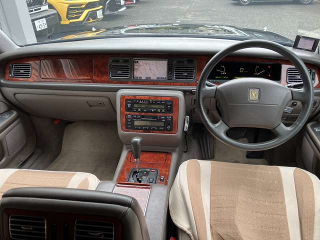 納車前には内装・外装綺麗にさせて頂きます！ぜひ現車確認をお願いいたします！お電話は072-284-8233まで！