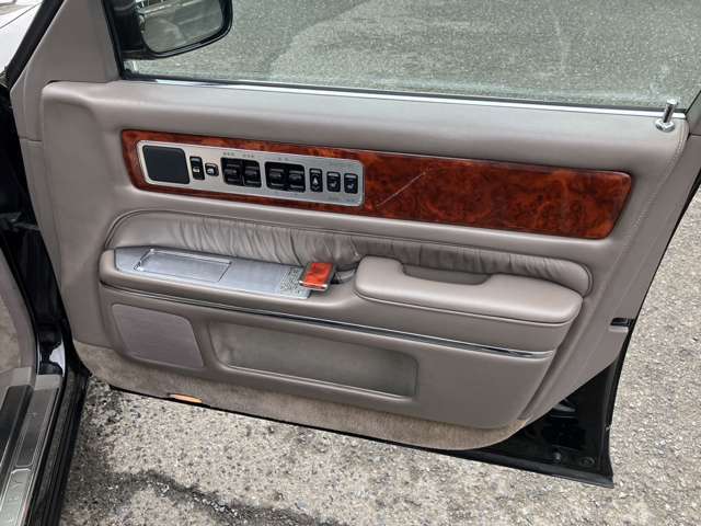 パワーウィンドウも問題なく作動いたします！お電話は072-284-8233まで！