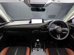 【禁煙車】試乗車でしたので、ご覧の通り内装もかなりキレイです。ぜひ一度、お座りになってお確かめください。