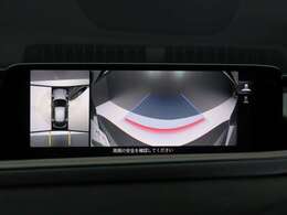 上空から俯瞰した映像で周囲の状況を確認出来る360°ビューモニターです。これで狭い駐車場でも安心ですね。また、隠れたお子様やいつの間にか置かれたカートも確認出来ますね。