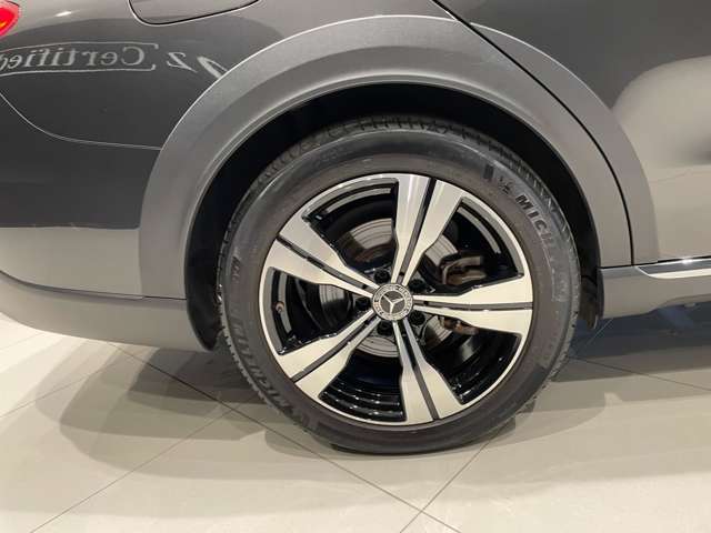車両は屋内展示しておりますので天候に関係なくごゆっくりコンディションご確認頂けます。車両を倉庫へ保管している場合が御座いますのでご来店前に在庫確認頂けると幸いです。TEL072-784-8800