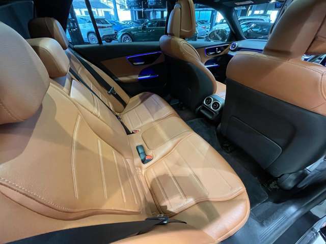 車両は屋内展示しておりますので天候に関係なくごゆっくりコンディションご確認頂けます。車両を倉庫へ保管している場合が御座いますのでご来店前に在庫確認頂けると幸いです。TEL072-784-8800