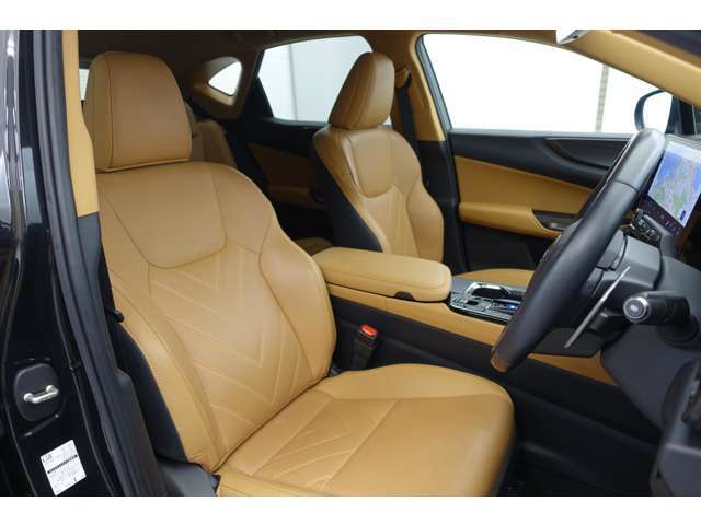 レクサスオーナーズデスク。2年間無料でお使いいただけます。ナビの目的地設定から駐車場案内など、専任コミュニケーターが24時間365日サポートいたします。