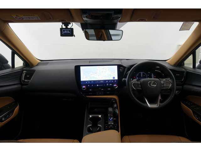 CPOならではの内外装の手入れを施し、納車前に12品目の部品交換と90項目以上の点検・整備を独自の基準に基づき実施。
