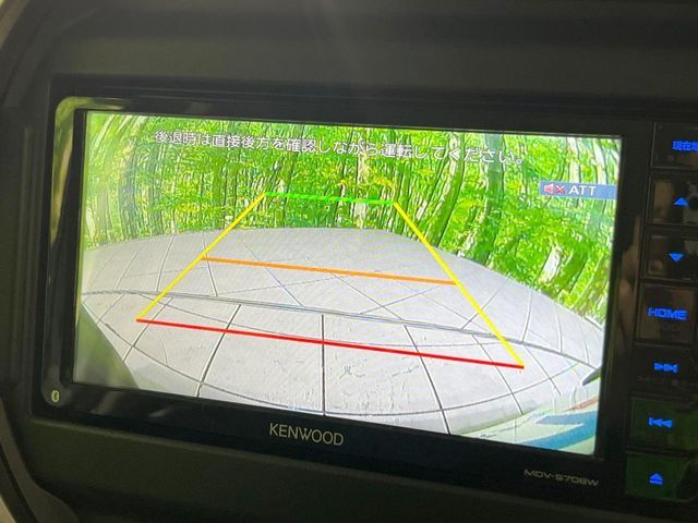 【バックカメラ】駐車時に後方がリアルタイム映像で確認できます。大型商業施設や立体駐車場での駐車時や、夜間のバック時に大活躍！運転スキルに関わらず、今や必須となった装備のひとつです！