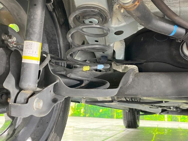 お車を安心してお乗りいただく為には、足回りの定期点検が欠かせません。サービスサポート（有償保証）では無料点検もご提供しており、安心のカーライフをお過ごしいただけるサポート体制が整っています。