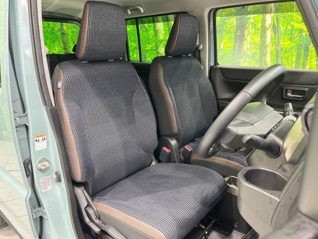 運転席シート廻りは使用感も少なく、良好な状態となっています。丁寧に使われていたことがよくわかりますね。