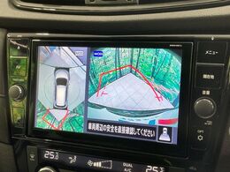 【アラウンドビューモニター】専用のカメラにより、上から見下ろしたような視点で360度クルマの周囲を確認することができます☆縦列駐車や幅寄せ時に活躍してくれます♪