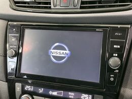 【純正9型ナビ】人気の純正ナビを装備しております。ナビの使いやすさはもちろん、オーディオ機能も充実！キャンプや旅行はもちろん、通勤や買い物など普段のドライブも楽しくなるはず♪