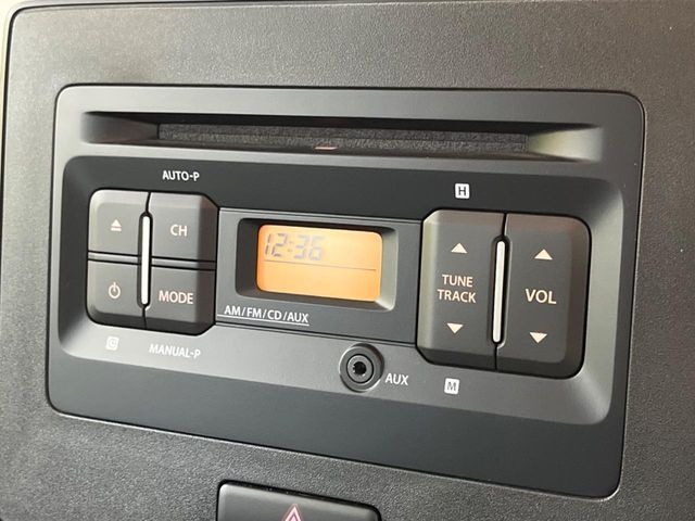 【純正CDオーディオ】CD再生・FM/AMラジオ、AUX接続対応。カーナビ取付も承ります。お気軽に担当スタッフまでお尋ね下さい！