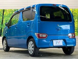 【リアパーキングセンサー】リアバンパーのセンサーで障害物との距離を測り障害物への接近をブザーでお知らせ。さらに障害物との衝突の可能性が高まると緊急ブレーキが作動、衝突回避を支援します。