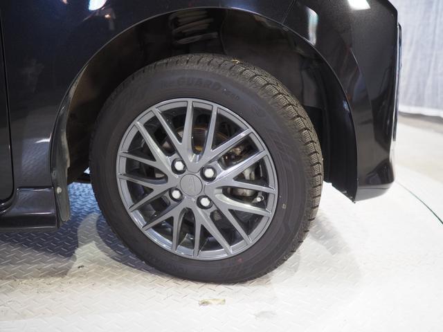 実車はアルミホイール組みのスタッドレスタイヤを装着しています。