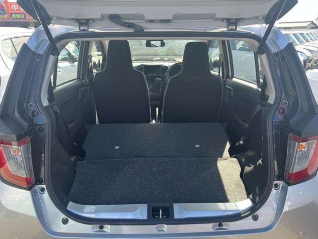 ☆お車についた傷やヘコミ、事故の修理もハヤシにお任せください。自社鈑金工場で修理ができますの安心です☆