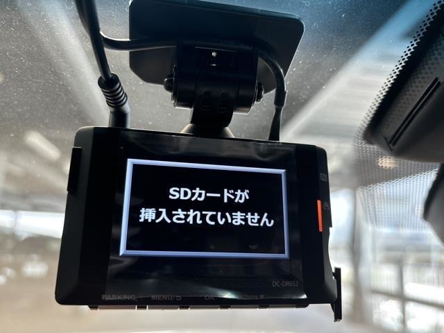 ドライブレコーダー装備してますよ。　思いでの記録や万が一の時の記録にも便利ですね。