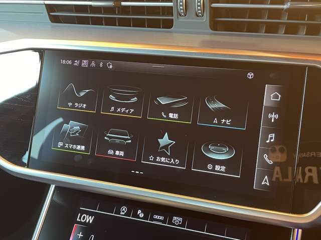 LIBERALAは輸入車と本を愛される方々に少しだけ上質な時間が過ぎていくように、落ち着きのある空間をご用意しております。あなたにぴったりな少しハイセンスな図書館に遊びにいらしてください。