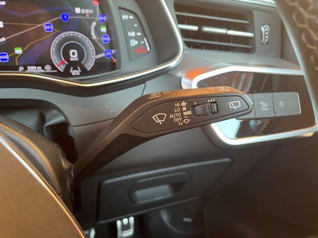 輸入車ディーラー採用のドライブレコーダーも選べます。万が一の事故の際のお守りとしていかがでしょうか？その他様々なオプションをご用意しております。
