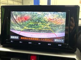【バックカメラ】駐車時に後方がリアルタイム映像で確認できます。大型商業施設や立体駐車場での駐車時や、夜間のバック時に大活躍！運転スキルに関わらず、今や必須となった装備のひとつです！
