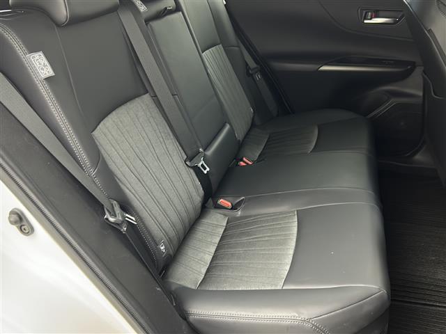 【後部座席】後席もゆったりドライブを楽しめます。ガリバーでご購入いただきましたら、内外装はプロこだわりのクリーニングで清潔なおクルマでご納車させていただきます！店舗での現車確認も承っています！