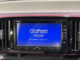 【純正ナビ】人気の純正ナビを装備しております。ナビの使いやすさはもちろん、オーディオ機能も充実！キャンプや旅行はもちろん、通勤や買い物など普段のドライブも楽しくなるはず♪