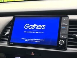【純正ナビ】人気の純正ナビを装備しております。ナビの使いやすさはもちろん、オーディオ機能も充実！キャンプや旅行はもちろん、通勤や買い物など普段のドライブも楽しくなるはず♪