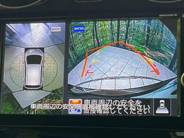 【アラウンドビューモニター】専用のカメラにより、上から見下ろしたような視点で360度クルマの周囲を確認することができます☆死角部分も確認しやすく、狭い場所での切り返しや駐車もスムーズに行えます。