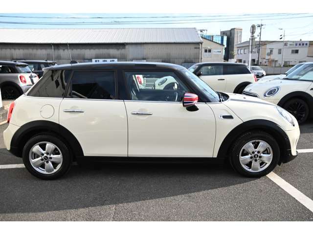 3ドアに比べて全長が16センチほど長いです。