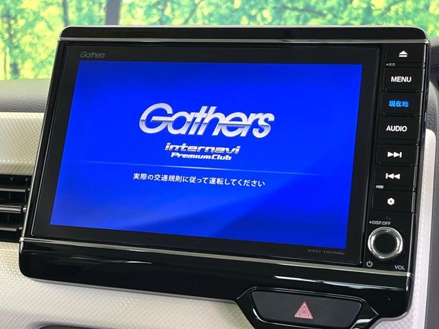 【純正8型ナビ】人気の純正ナビを装備しております。ナビの使いやすさはもちろん、オーディオ機能も充実！キャンプや旅行はもちろん、通勤や買い物など普段のドライブも楽しくなるはず♪