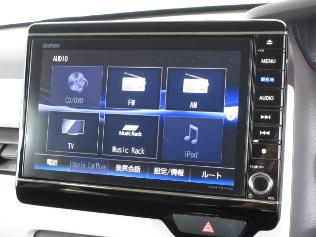 ナビゲーションはギャザズ8インチメモリーナビ（VXU-185NBi）を装着しております。AM、FM、CD、DVD再生、Bluetooth、音楽録音再生、フルセグTVがご使用いただけます。