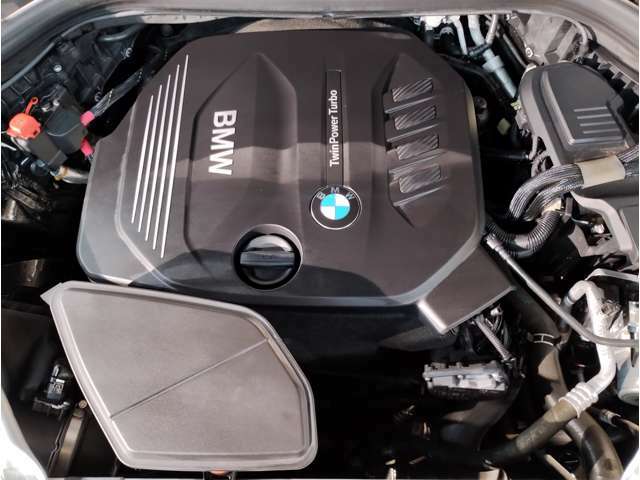 【BMWクリーンディーゼル】市場をリードするディーゼルエンジン。低回転ステージ専用ターボが走り出しから効果的に過給を行いスムーズな発進加速や低燃費を実現。ディーゼルの常識を超えたスポーティな走りを！