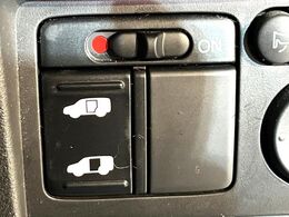 【パワースライドドア】スマートキーや運転席のスイッチでスライドドアの開閉が可能♪電動だから力を入れてドアを開ける必要が無く、小さいお子様でも、重い荷物を持っている時もラクに開け閉めできます♪