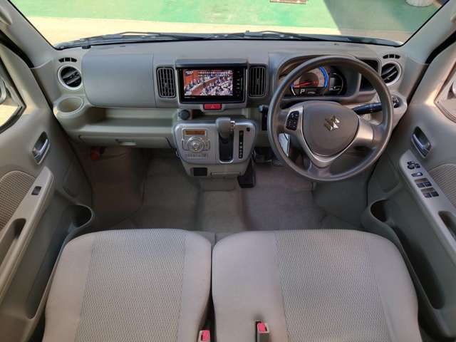 ★インパネ廻り★もちろん大きな傷も御座いません☆安心して運転できるように両席エアバック搭載しております！！軽自動車とは思えない程広く足を伸ばせます！！是非一度試乗はいかがですか？(＃^.^＃)