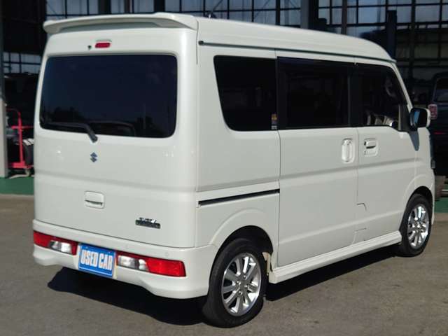 ★右斜め後ろからの一枚です★納車前にはバッチリ仕上げをしてご納車しております！商談時に小キズや線キズなど気になる所があればお気軽にご相談下さい♪内装の写真も是非ご覧ください♪