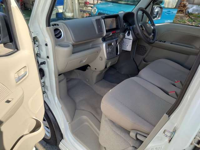 ★助手席★シート廻りは使用感も少なく、良好な状態となっています♪丁寧に使われていたことがよくわかります(*^_^*)気になるようなキズ・汚れやへたり等、大きなダメージはなく、良好な状態です♪