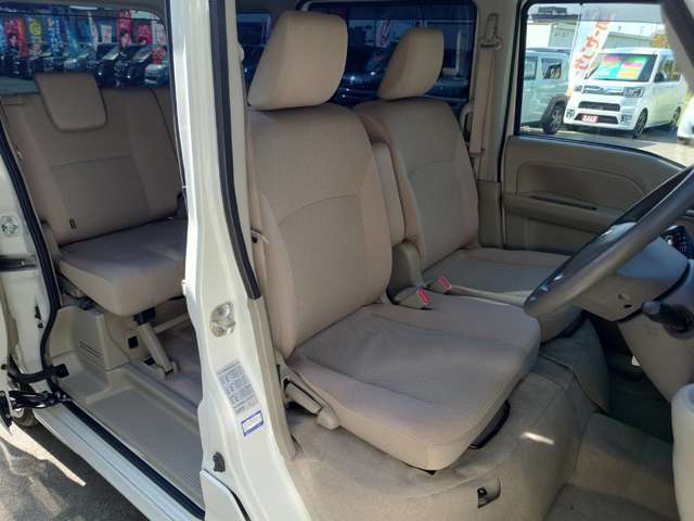 ★フロントシート★は綺麗・清潔に仕上げております。オイル交換サービス中♪オイル交換＆定期点検無料（＊＾＿＾＊）九州運輸局長指定の自社工場あります（＊＾＿＾＊）当社の2級整備士にお任せください！！