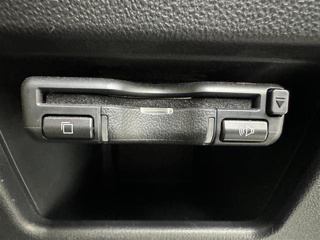 【ETC】有料道路を利用する際に料金所で停止することなく通過できる、ETC車載器（ノンストップ自動料金収受システム機器）が装備されています。セットアップを行うことで利用可能になります。