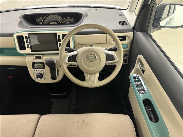 【運転席】座り心地が良いシートなので長時間の運転でも快適にお過ごしいただけます。新品のフロアマットのご注文も可能です。掲載箇所以外にご希望の写真がございましたらお気軽にお問い合わせ下さい。