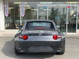 ディーラーの車が高いというイメージをお持ちのお客様、必見ですよ！ディーラーは諸費用が明確で安いので、是非、総額で検討して下さい！納車前点検の費用や全国統一保証の料金も含まれておりますのでご安心下さい♪