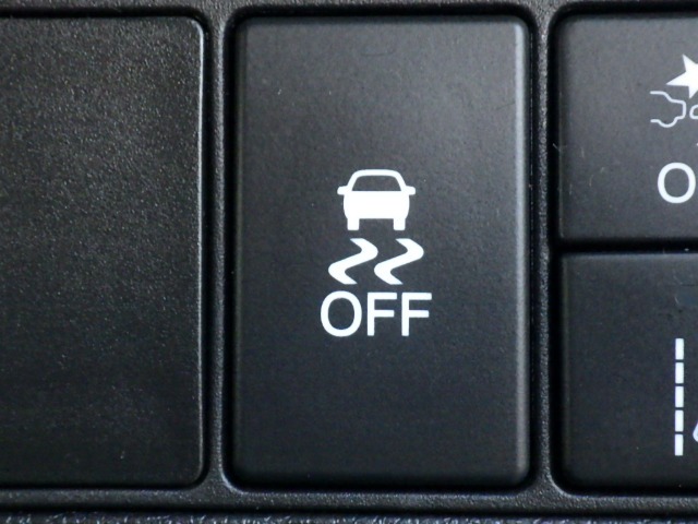 ★VSA(横滑り防止システム)搭載★ クルマの横滑りを制御し、『走る・曲がる・止まる』の全領域でクルマの安全性を確保するシステムです！その他、安全装備もバッチリです☆