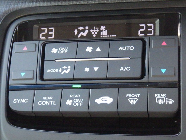 ★オートエアコン★ 好みの温度を設定するだけで風向きや風量を自動でコントロールします（*＾ー＾*）いつでも快適な温度でお過ごしください♪