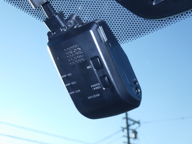 ★ドライブレコーダー★ もしもの時の状況を映像と音声でシッカリ記録♪快適ドライブをしっかりサポートするドライブレコーダーです☆