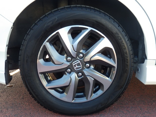 ★純正アルミホイール★ 視線を奪う足元が、ドライビングをさらに輝かせます♪