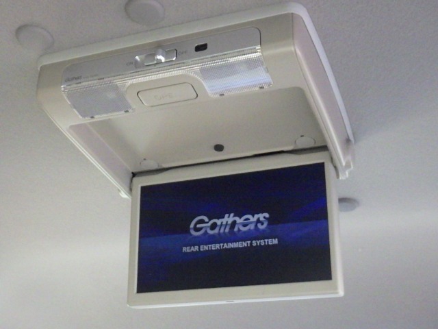 ★リアモニター★ 2列目＆3列目に座る方もDVDビデオ/TVなどを快適に楽しめる！後席をエンターテイメント空間に早変わりさせるモニターシステムです☆