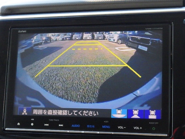 ★バックモニター搭載★ バック時目視しにくいクルマの周囲をカメラで映し出し、安全・安心駐車をサポート♪バックの苦手な方も後ろがハッキリ見えるので安心です☆