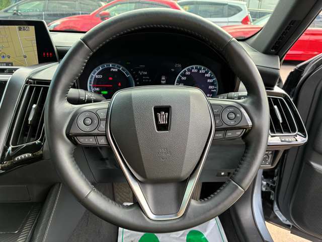ハンドルにスレや汚れなどございません。運転中は常に触れる部分なので要チェックですね。