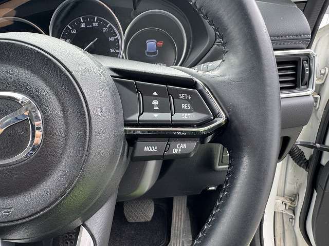 【レーダークルーズコントロールシステム】追従式で高速走行や渋滞での走行時でも、疲れを軽減してくれます。