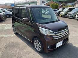 ルーフが高いので乗り降りがしやすく室内も広々。